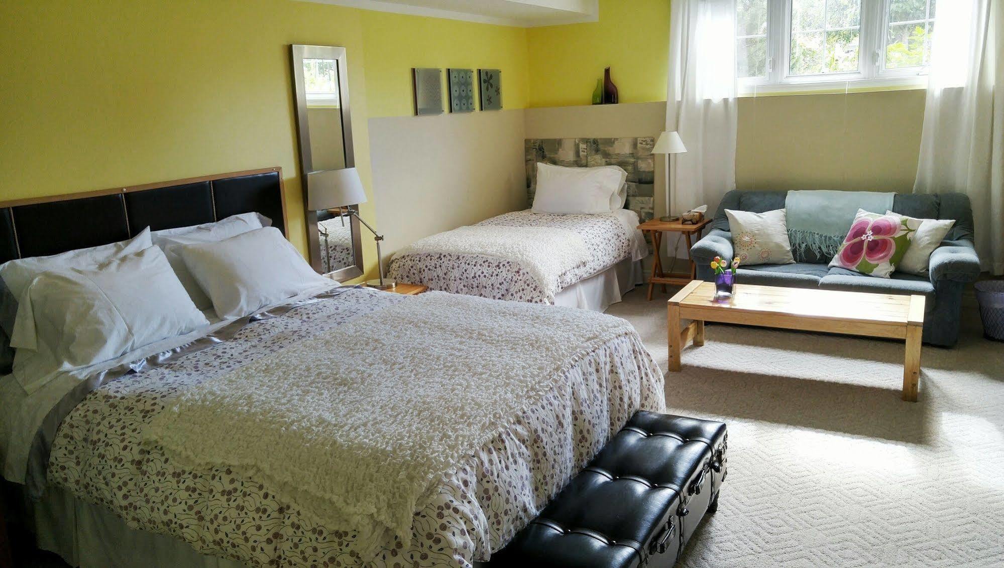 Opus 74 Bed & Breakfast Stratford Bagian luar foto
