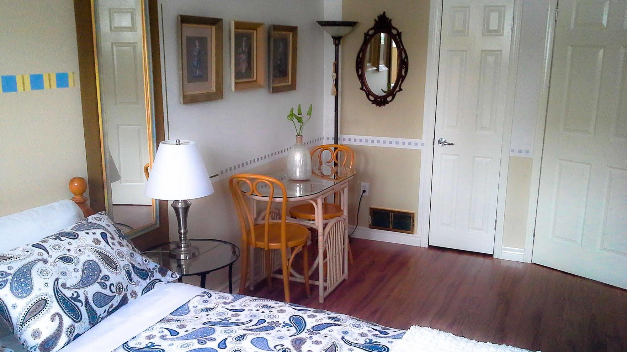 Opus 74 Bed & Breakfast Stratford Bagian luar foto