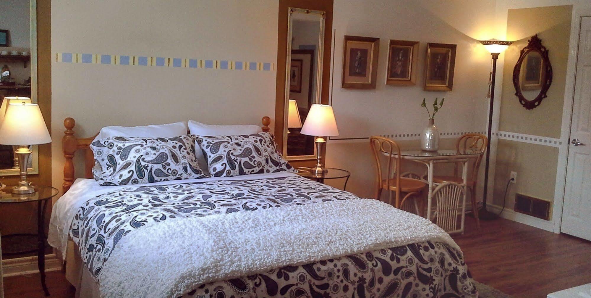 Opus 74 Bed & Breakfast Stratford Bagian luar foto